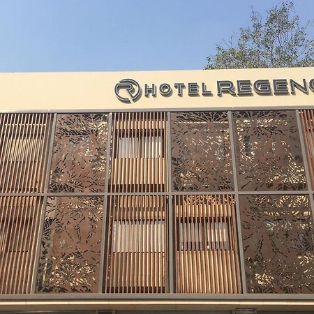 Hotel Regency Surat Exterior foto