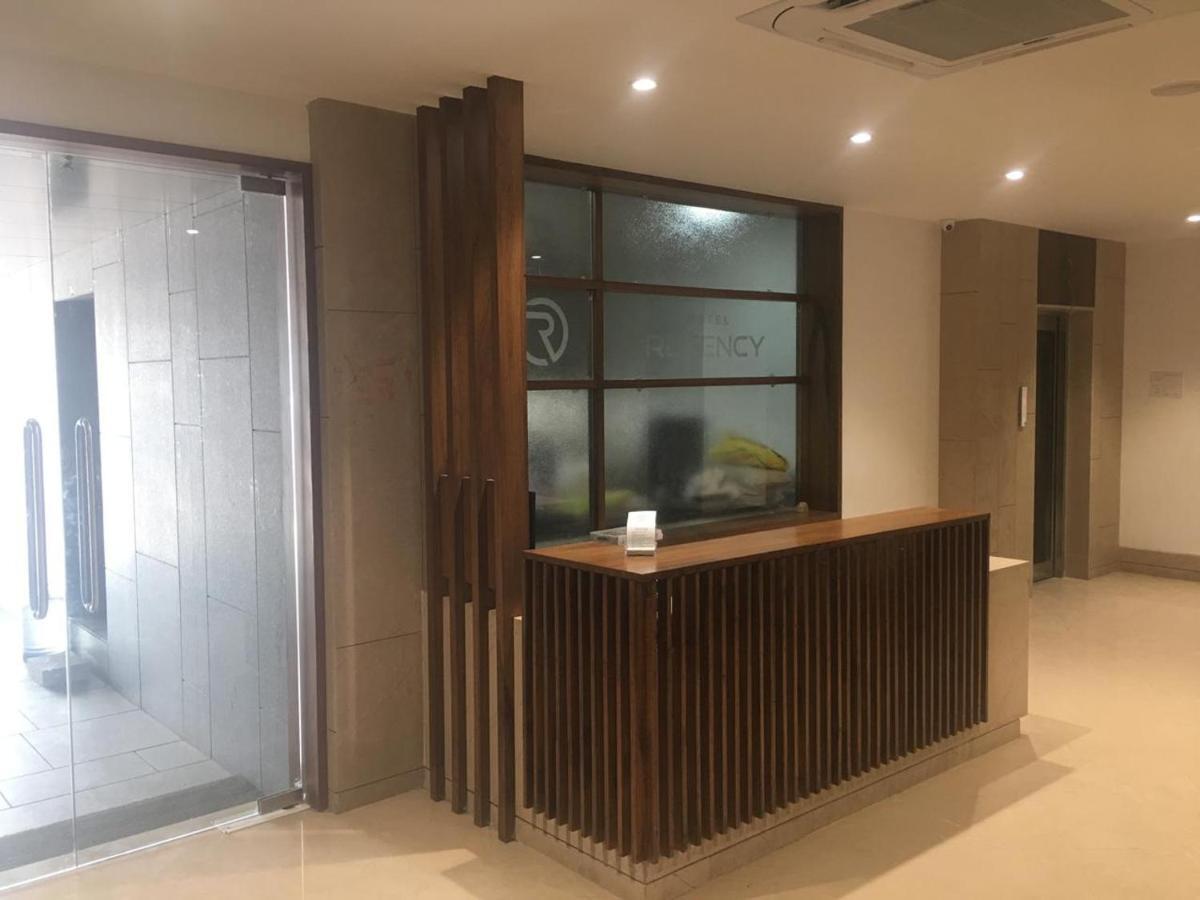 Hotel Regency Surat Exterior foto